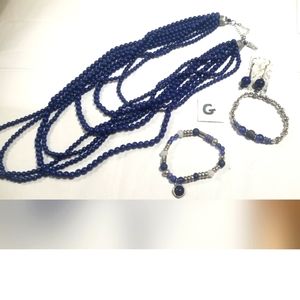 Hold blue jewelry lot